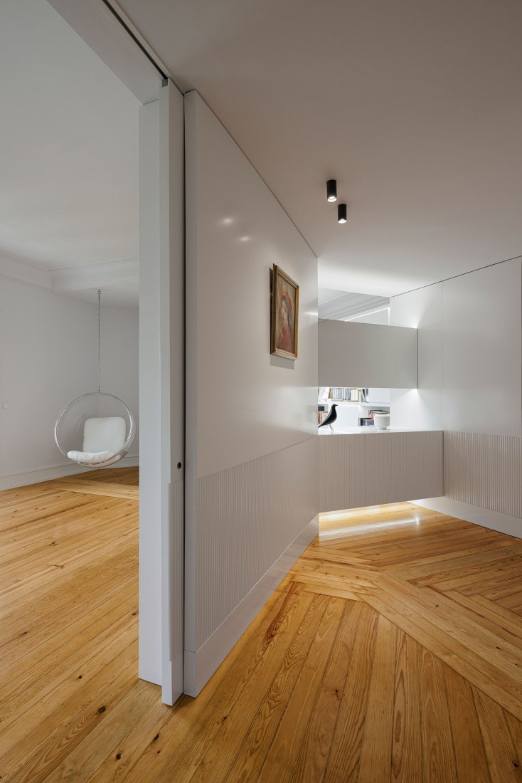 AN apartament by nmdarq. Photograph by Ivo Tavares Studio.