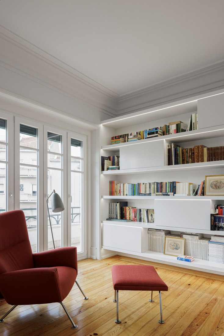 AN apartament by nmdarq. Photograph by Ivo Tavares Studio.