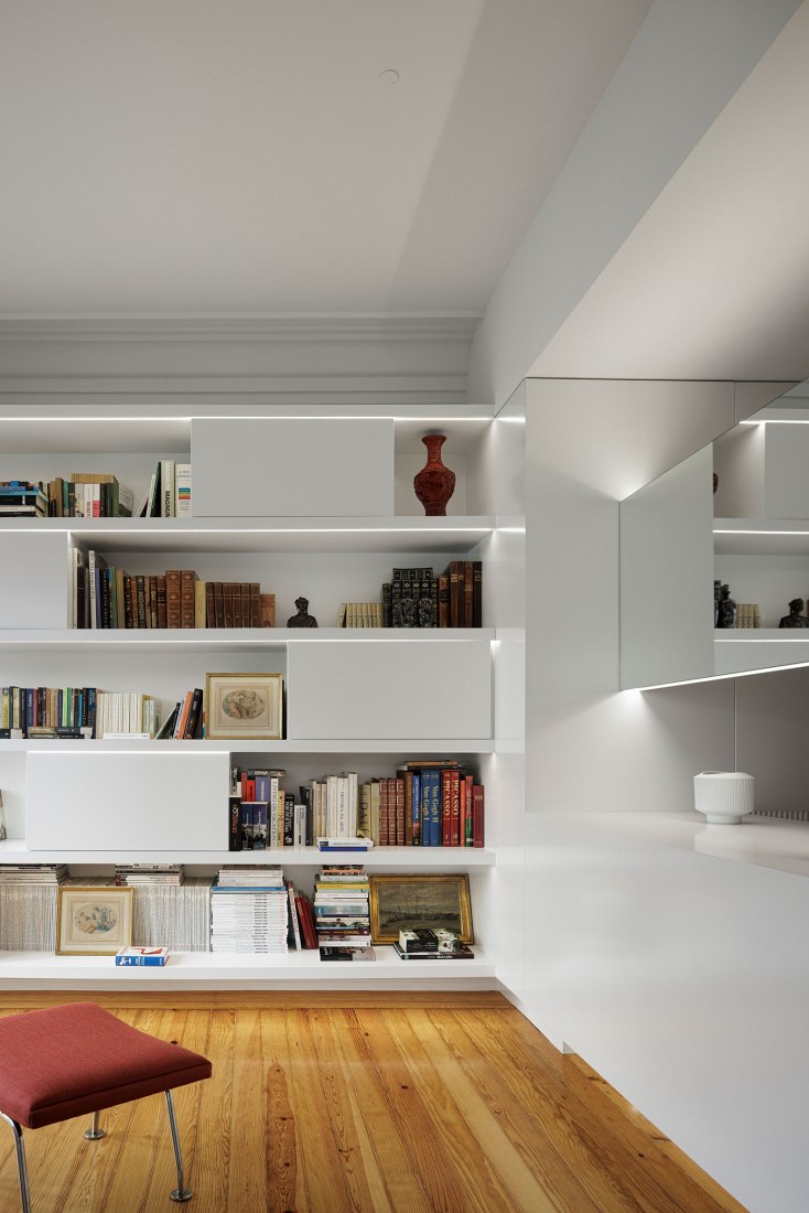 AN apartament by nmdarq. Photograph by Ivo Tavares Studio.