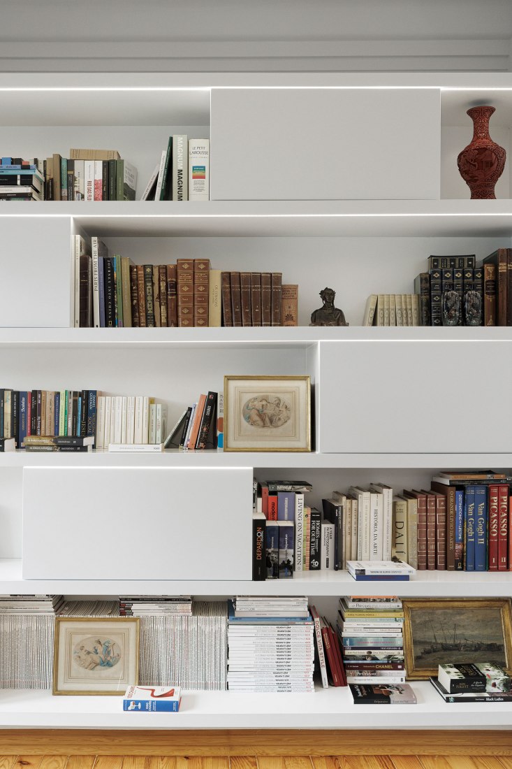 AN apartament by nmdarq. Photograph by Ivo Tavares Studio.
