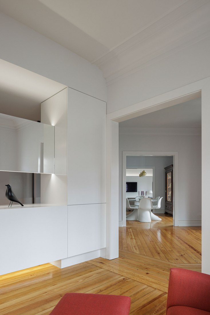 AN apartament by nmdarq. Photograph by Ivo Tavares Studio.