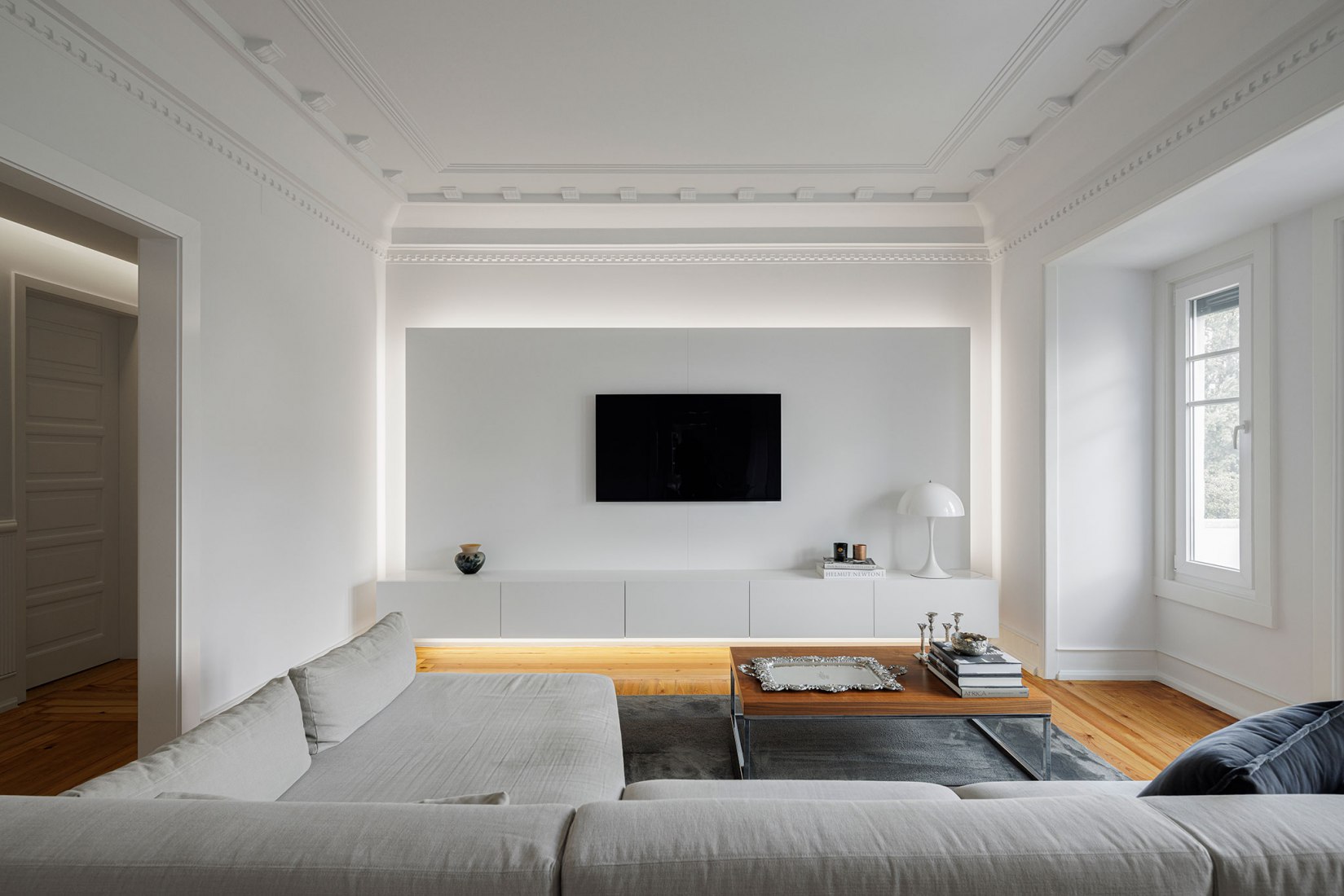 AN apartament by nmdarq. Photograph by Ivo Tavares Studio.