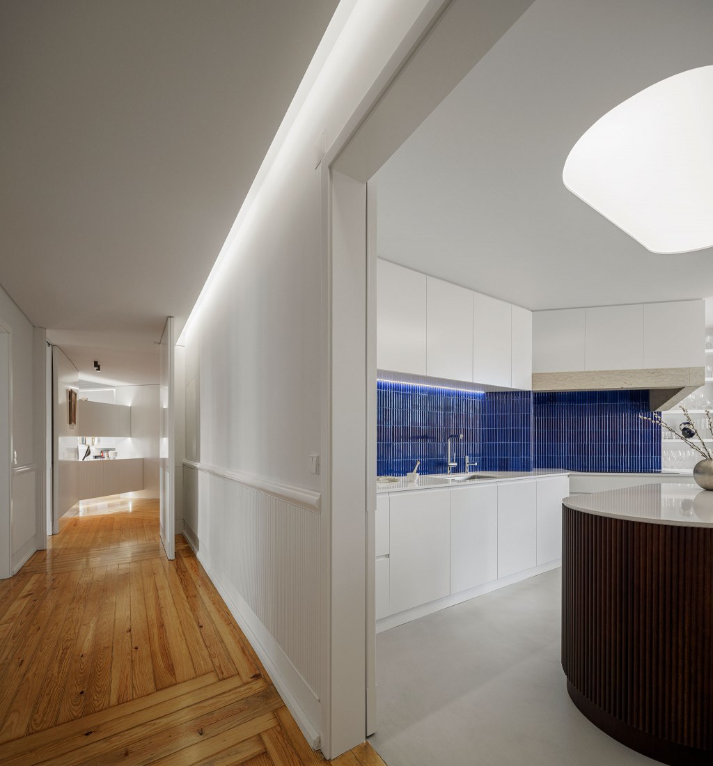 AN apartament by nmdarq. Photograph by Ivo Tavares Studio.
