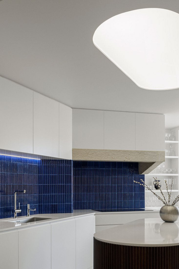 AN apartament by nmdarq. Photograph by Ivo Tavares Studio.