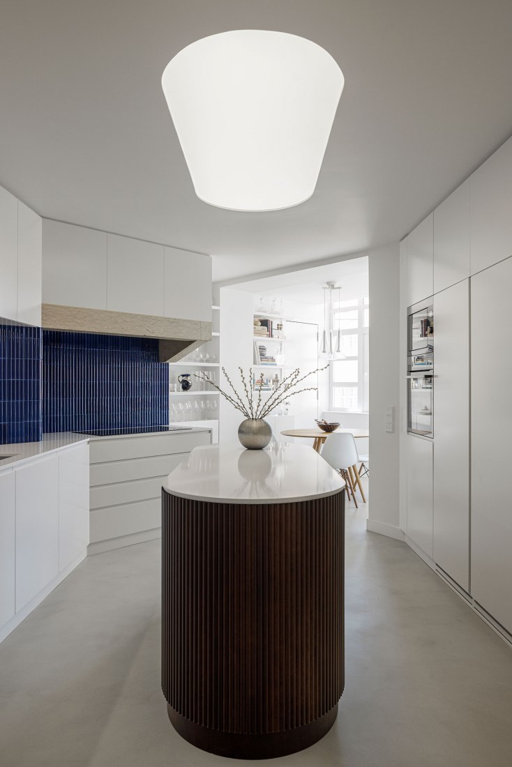 AN apartament by nmdarq. Photograph by Ivo Tavares Studio.