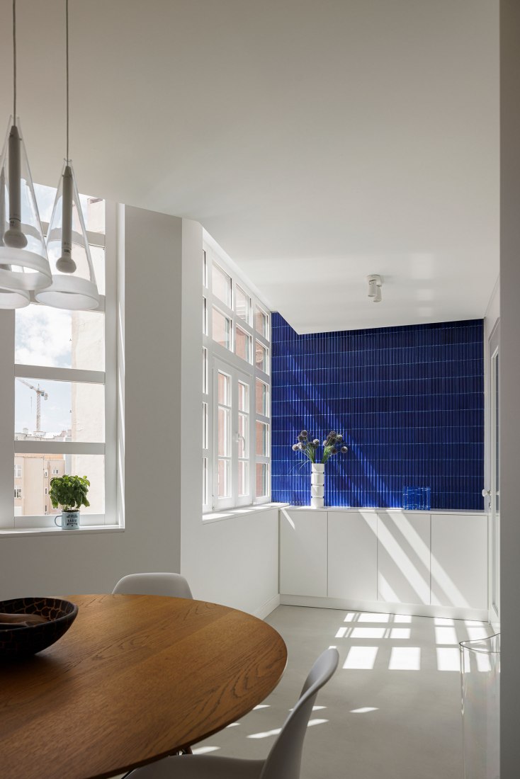 AN apartament by nmdarq. Photograph by Ivo Tavares Studio.