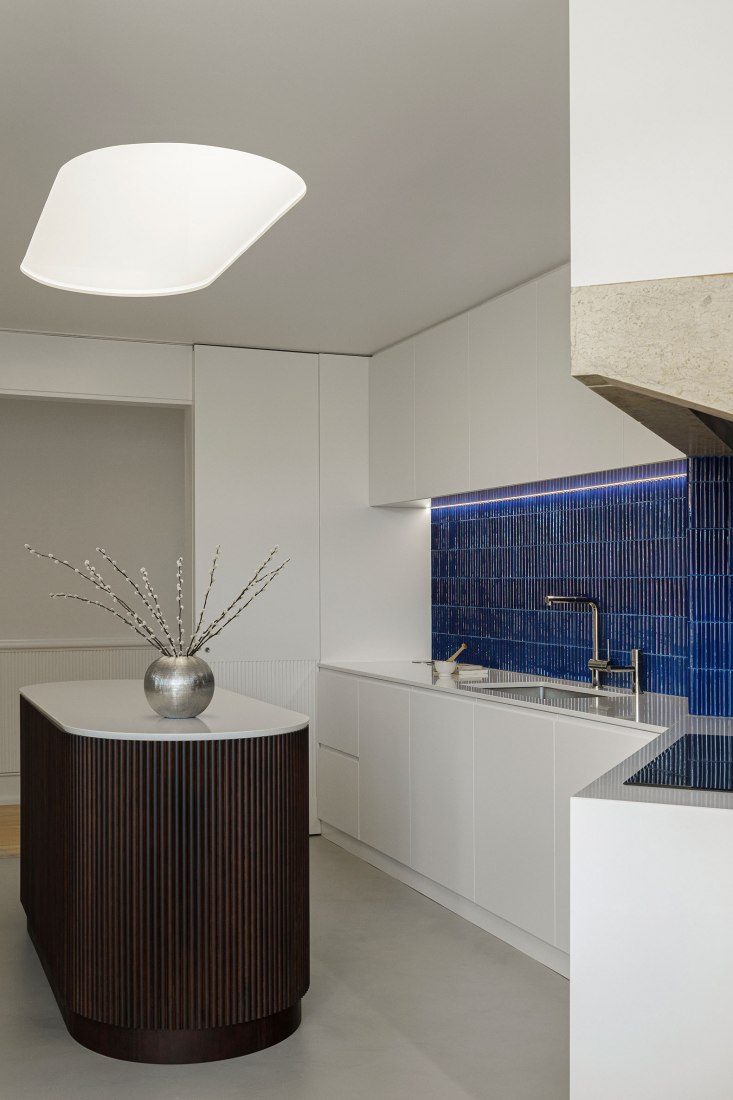 AN apartament by nmdarq. Photograph by Ivo Tavares Studio.