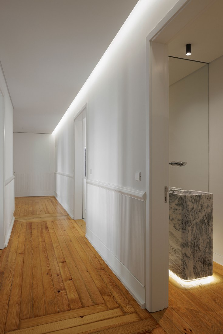 AN apartament by nmdarq. Photograph by Ivo Tavares Studio.