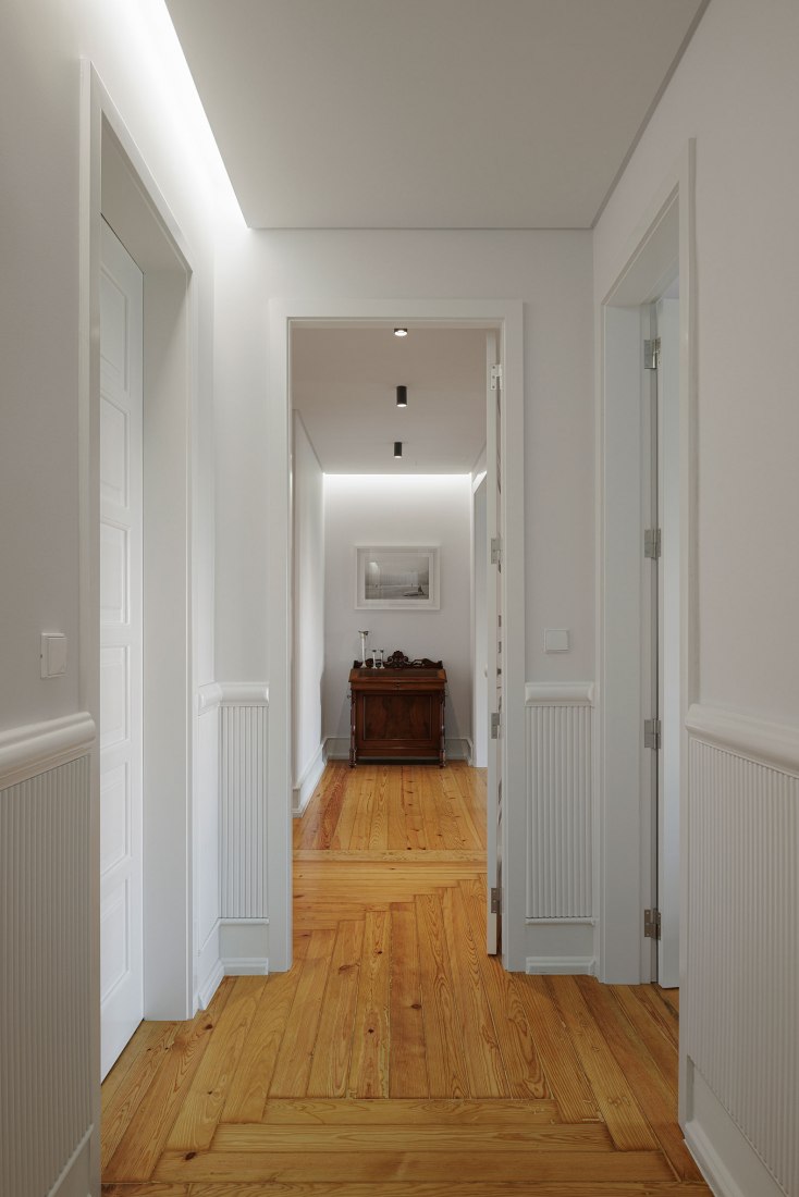 AN apartament by nmdarq. Photograph by Ivo Tavares Studio.