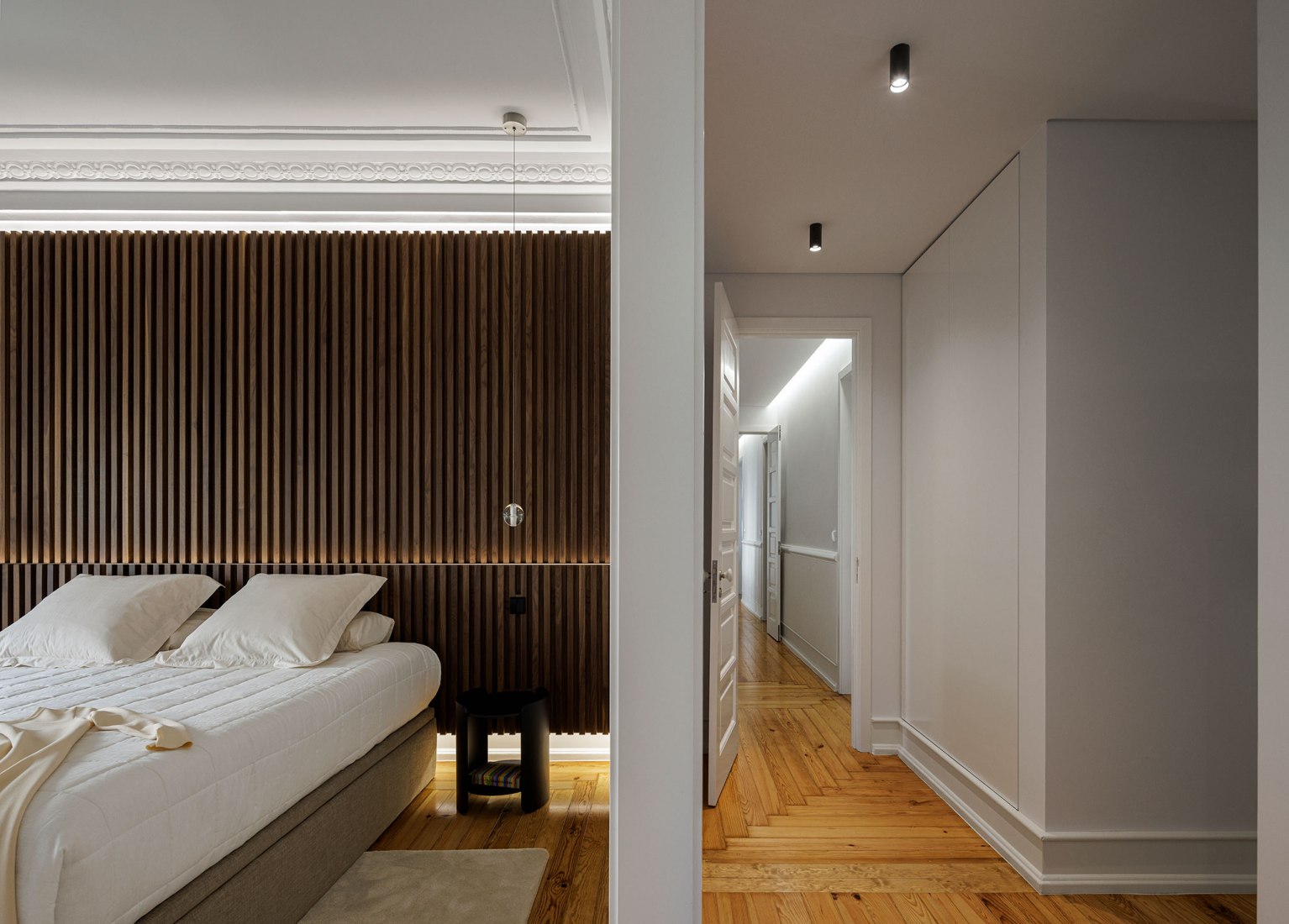 AN apartament by nmdarq. Photograph by Ivo Tavares Studio.
