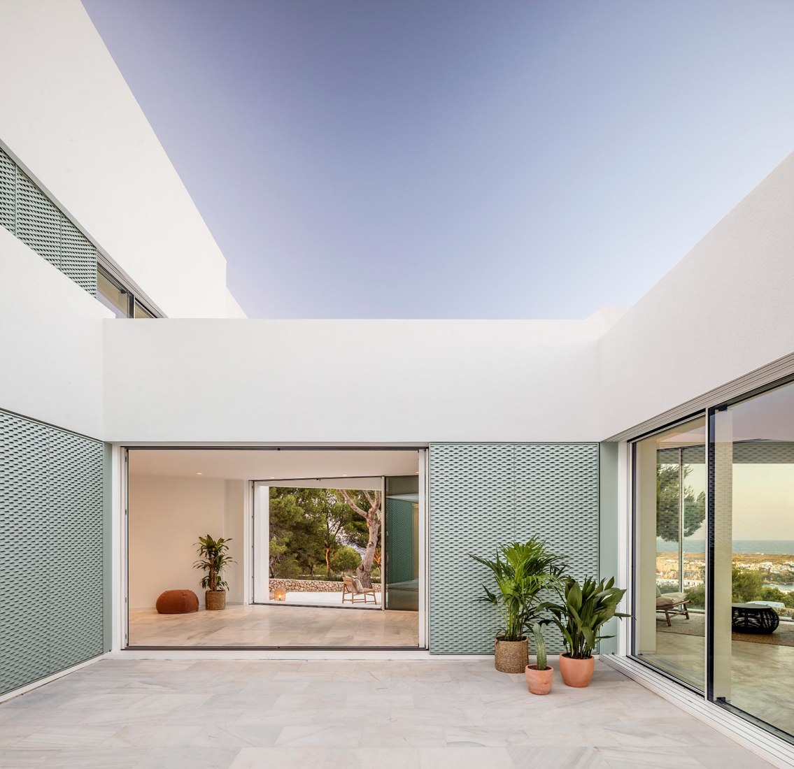 Patio House by Nomo Studio. Photograph by Adrià Goula