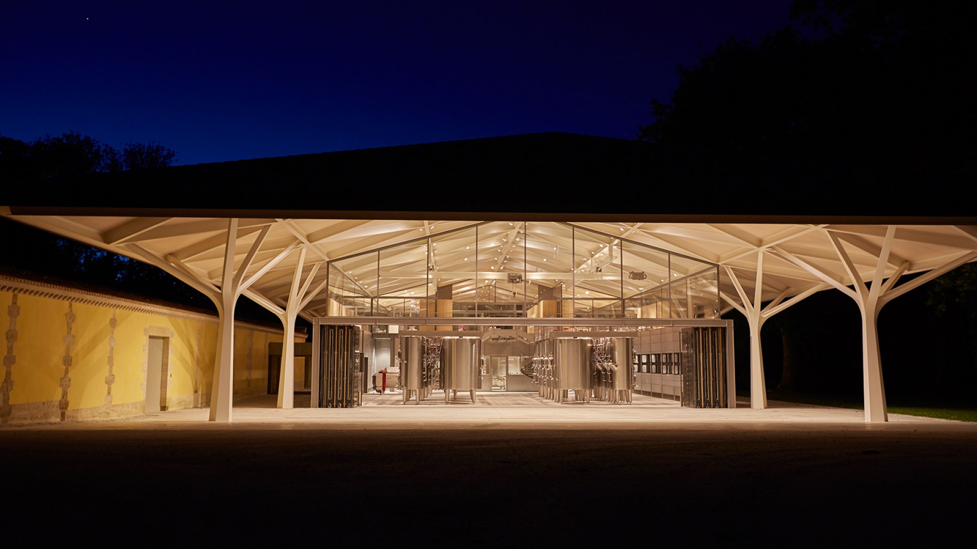 Night vision. New Winery for Château Margaux by Foster and Partners. Photography © Nigel Young / Foster + Partners.