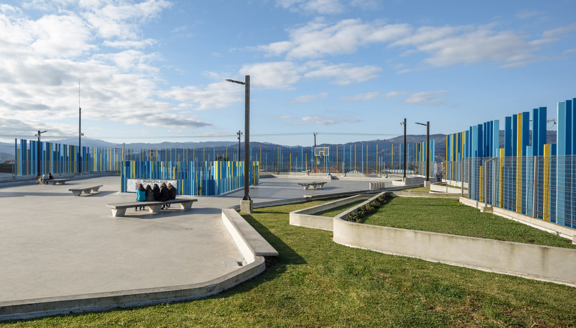 Exterior view. Civic Center for Peace by Norte Sur Arquitectos. Photograph by Fernando Alda