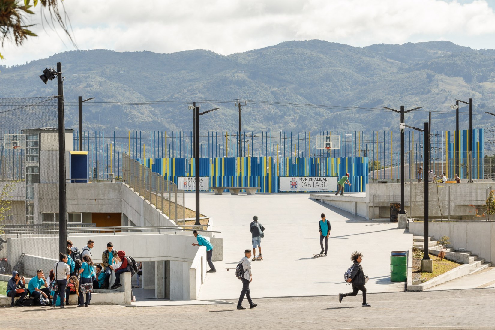 Exterior view. Civic Center for Peace by Norte Sur Arquitectos. Photograph by Fernando Alda