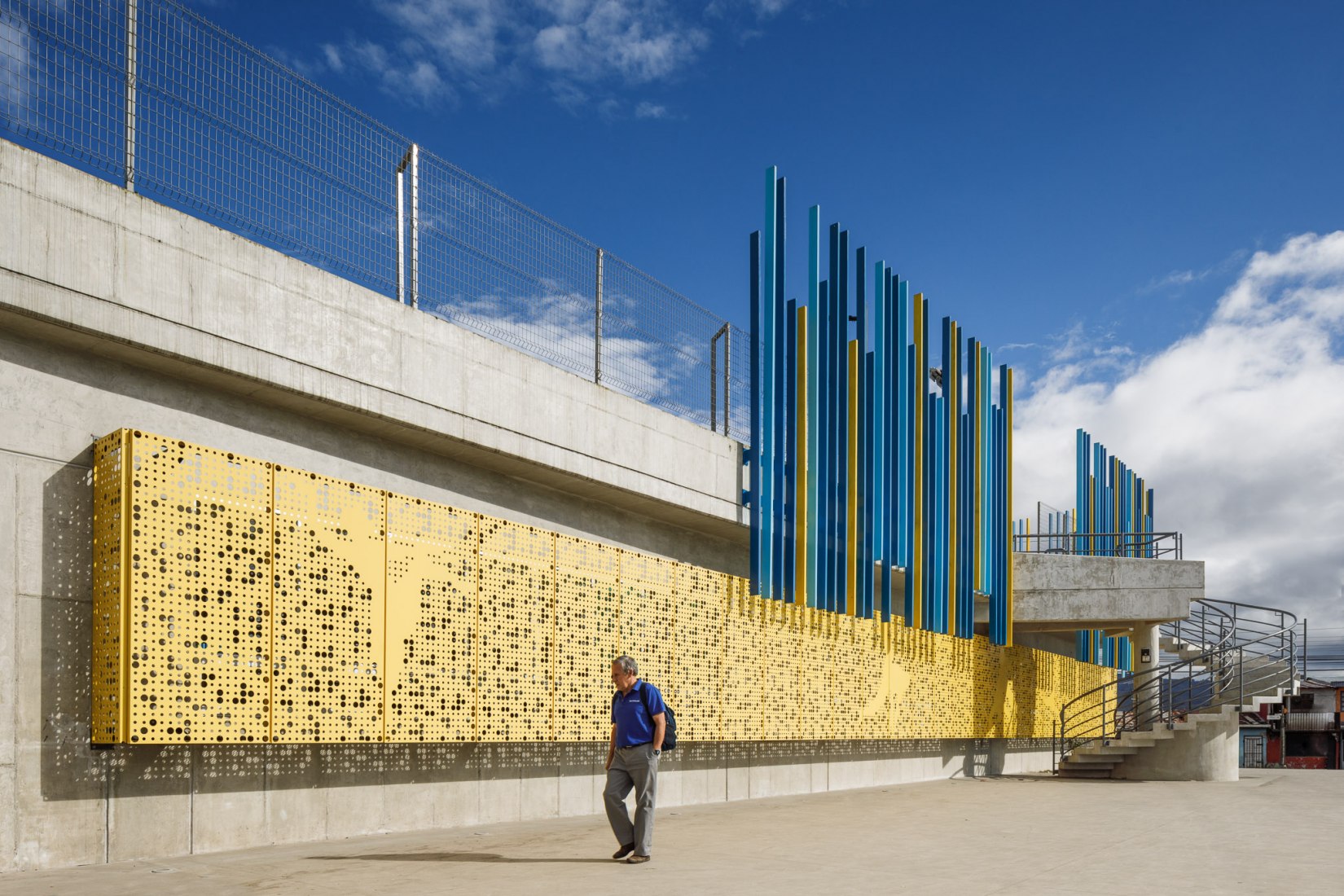 Exterior view. Civic Center for Peace by Norte Sur Arquitectos. Photograph by Fernando Alda