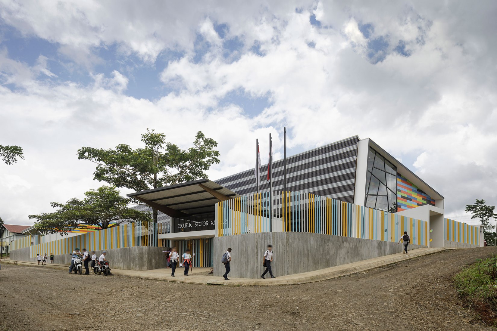 A public school in the rainforest of Costa Rica by Norte Sur Arquitectos. Photograph by Fernando Alda