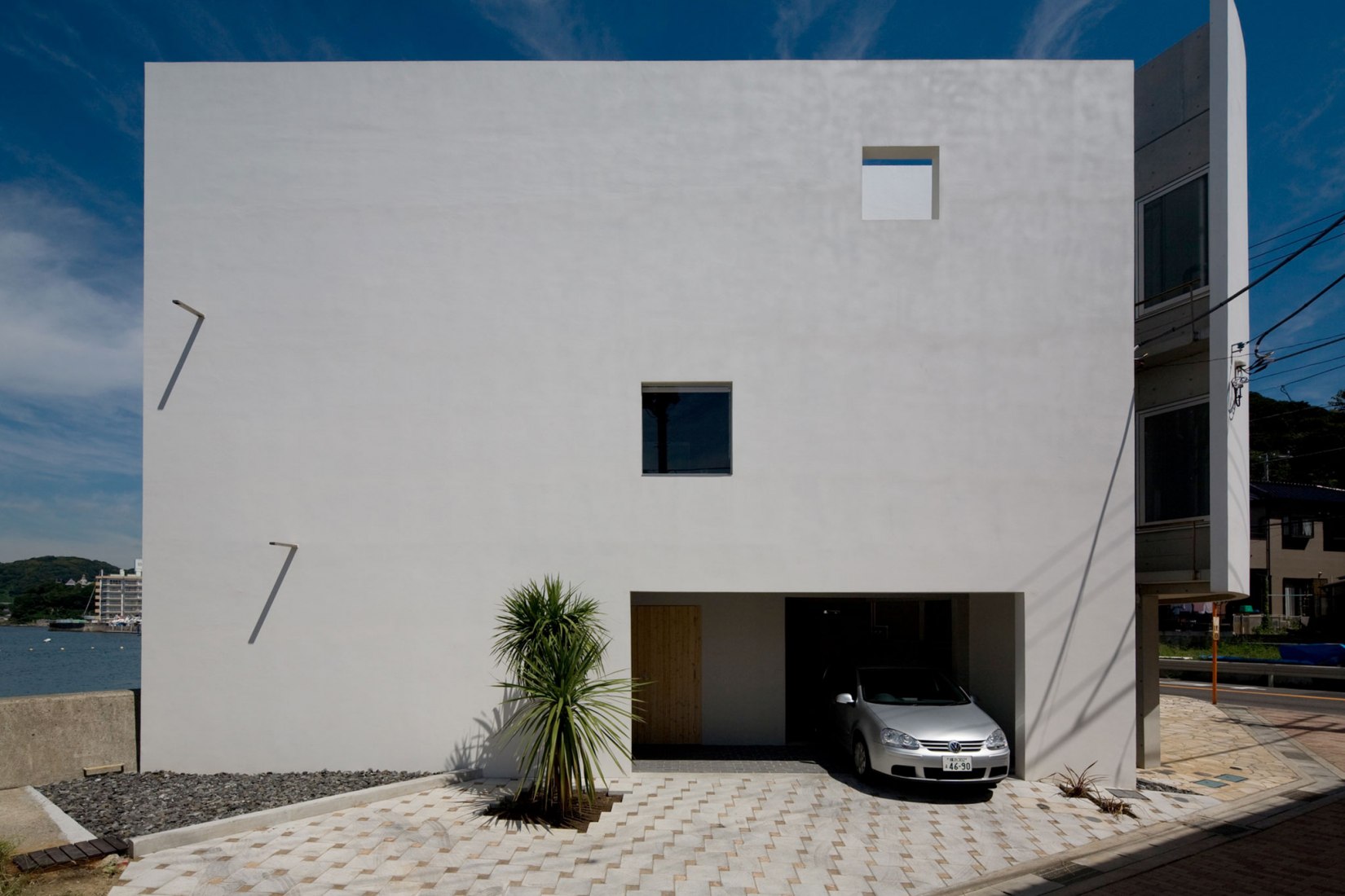 NOWHERE BUT SAJIMA, House by Yasutaka Yoshimura Architects. Photograph © Chiaki Yasukawa