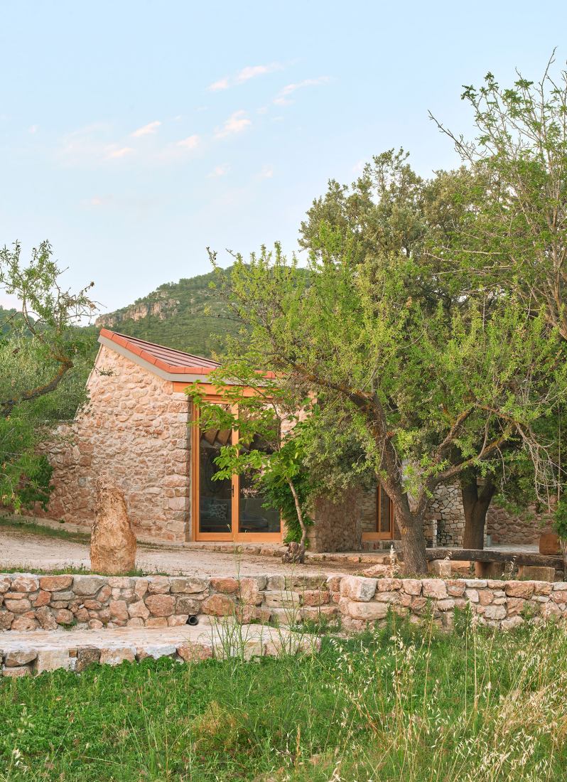 A new life for Mas Carpi by NUA arquitectures. Photograph by Jose Hevia.