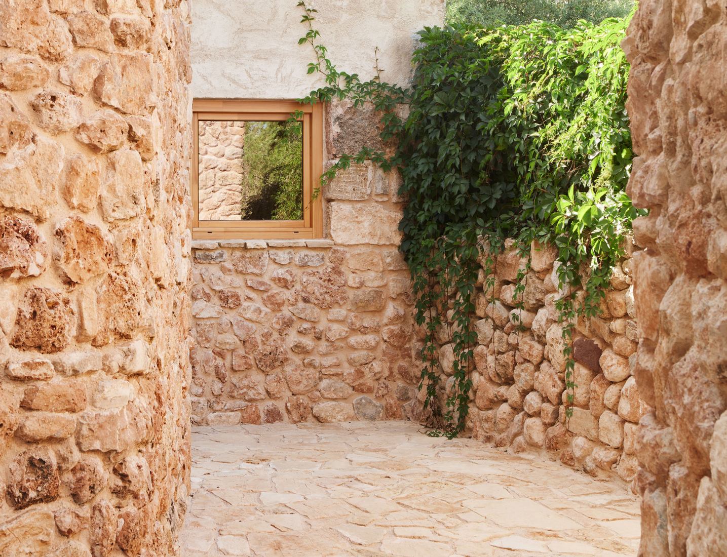 A new life for Mas Carpi by NUA arquitectures. Photograph by Jose Hevia.