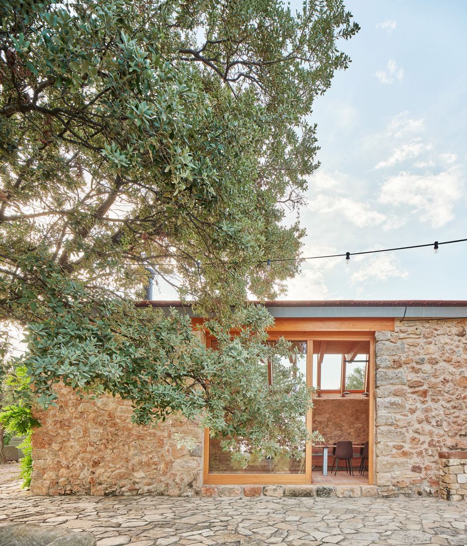 A new life for Mas Carpi by NUA arquitectures. Photograph by Jose Hevia.