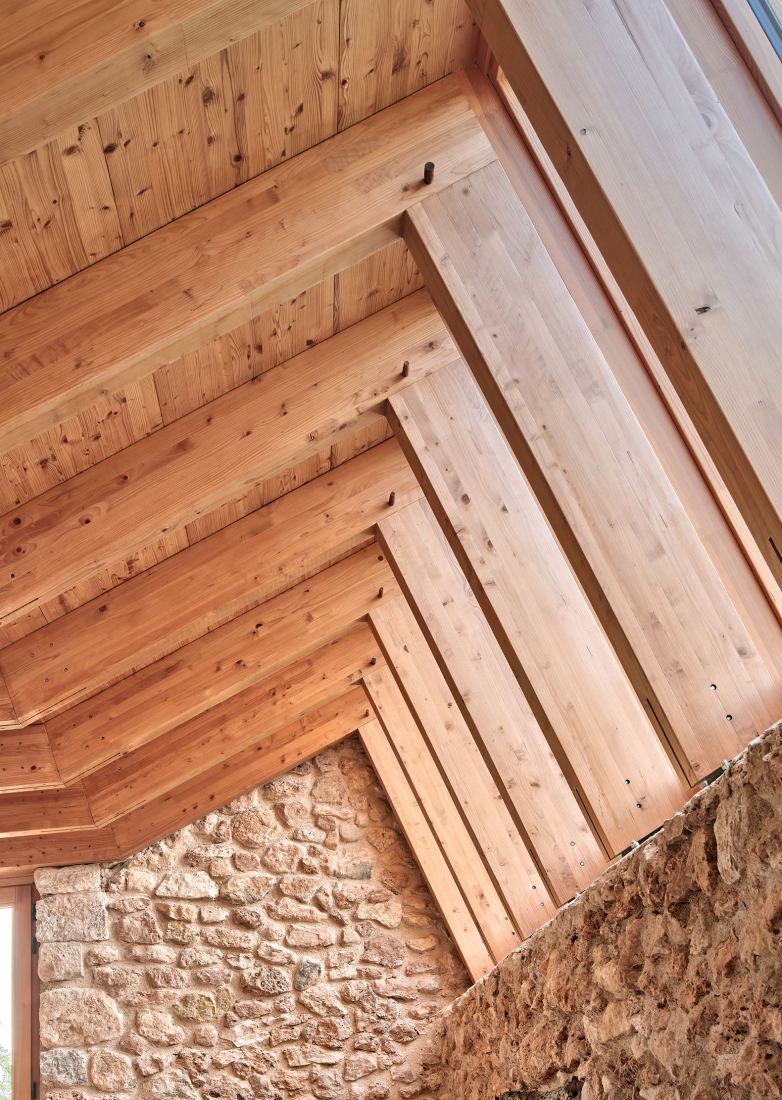 A new life for Mas Carpi by NUA arquitectures. Photograph by Jose Hevia.