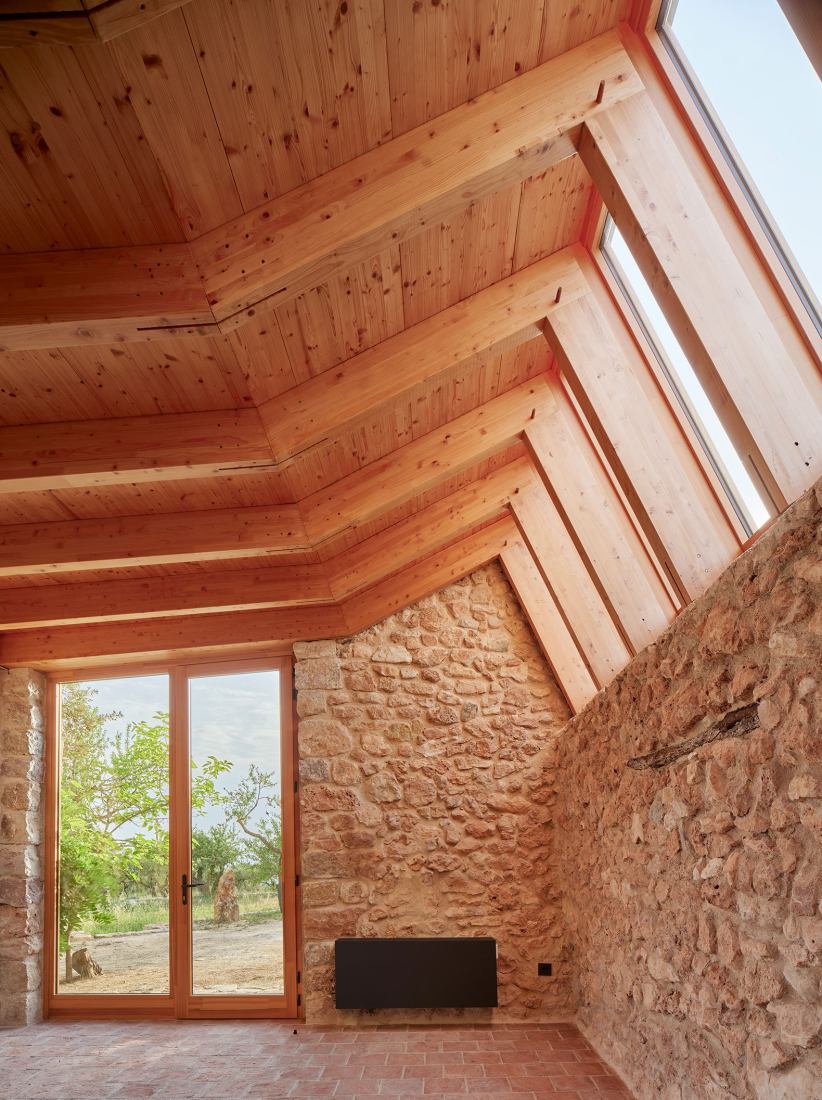 A new life for Mas Carpi by NUA arquitectures. Photograph by Jose Hevia.