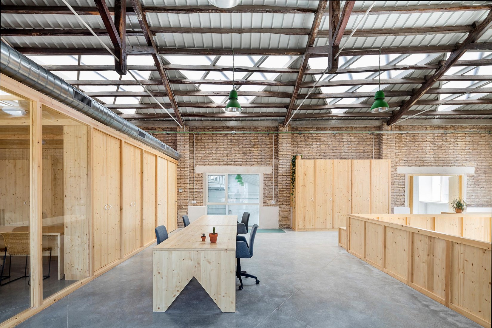Interior view, Old warehouse. Rehabilitation and expansion of the Gon-Gar Workshops by NUA arquitectures. Photograph © Adriá Goula