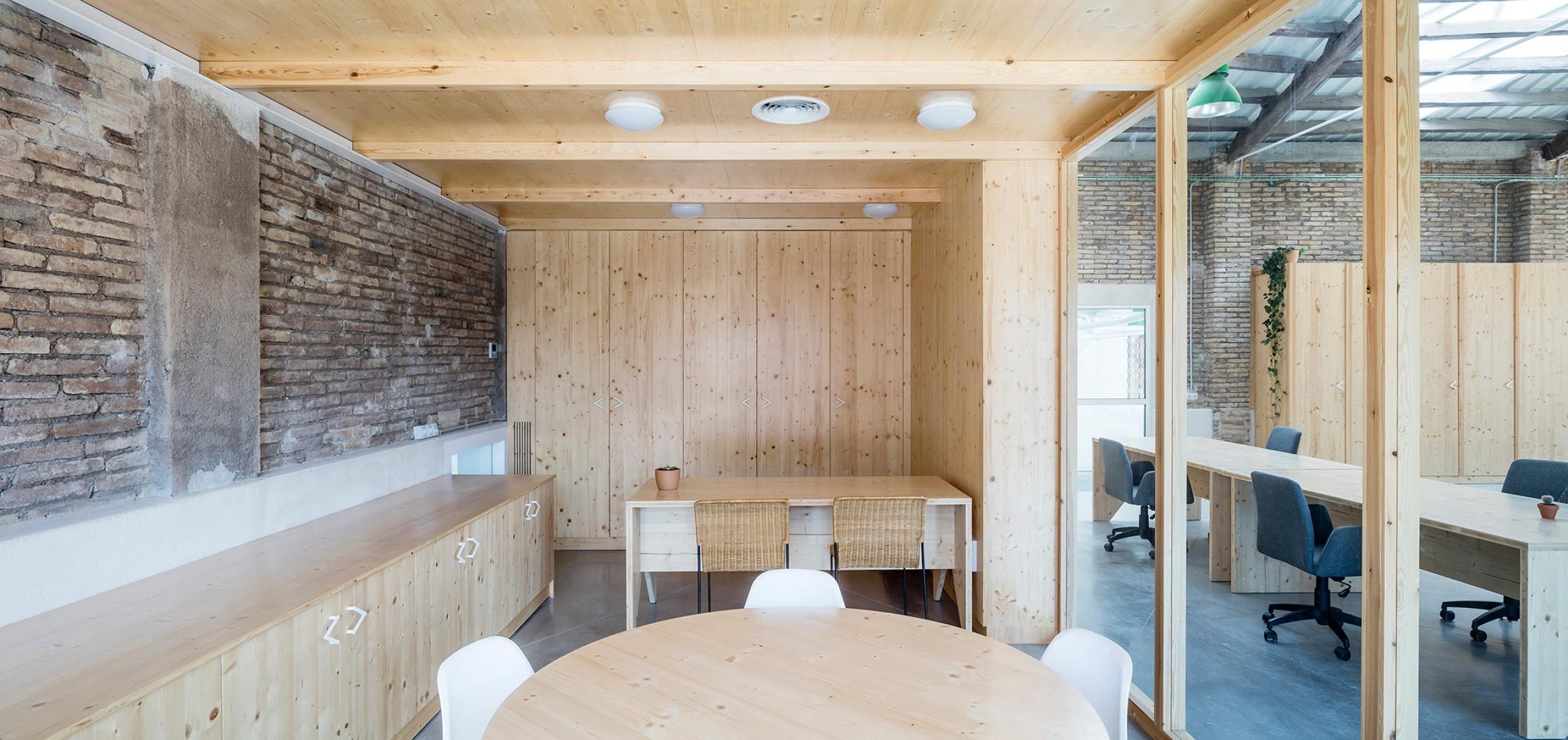 Interior view, Old warehouse. Rehabilitation and expansion of the Gon-Gar Workshops by NUA arquitectures. Photograph © Adriá Goula