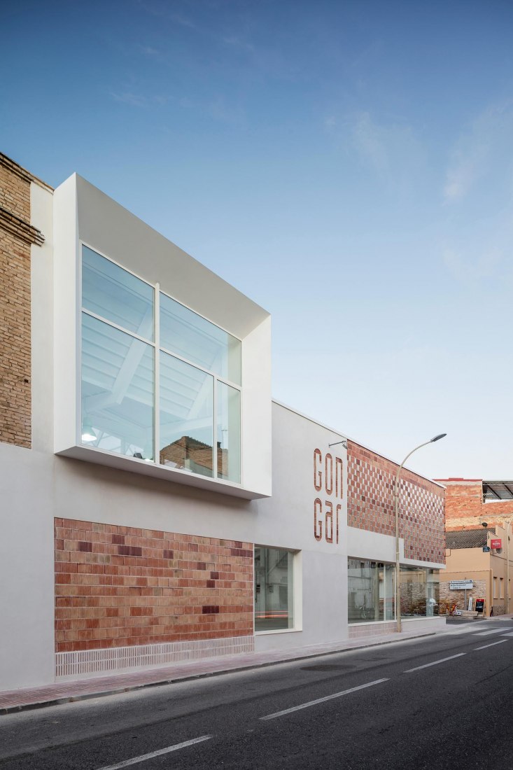 Exterior view. Rehabilitation and expansion of the Gon-Gar Workshops by NUA arquitectures. Photograph © Adriá Goula