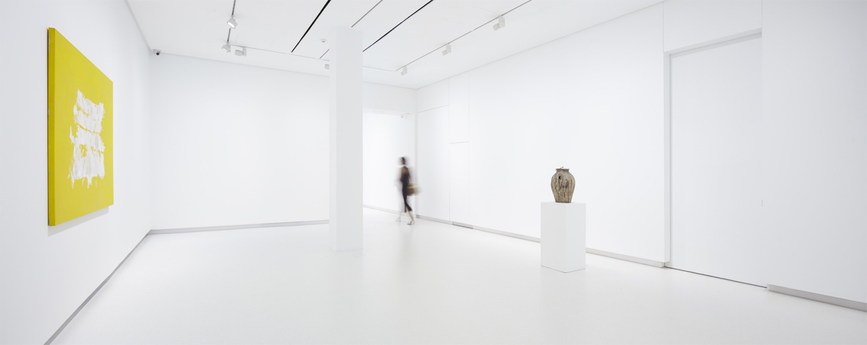 New space for the Elvira González Gallery by Marcos Corrales Lantero. Interior image. Photograph © Cuauhtli Gutiérrez.