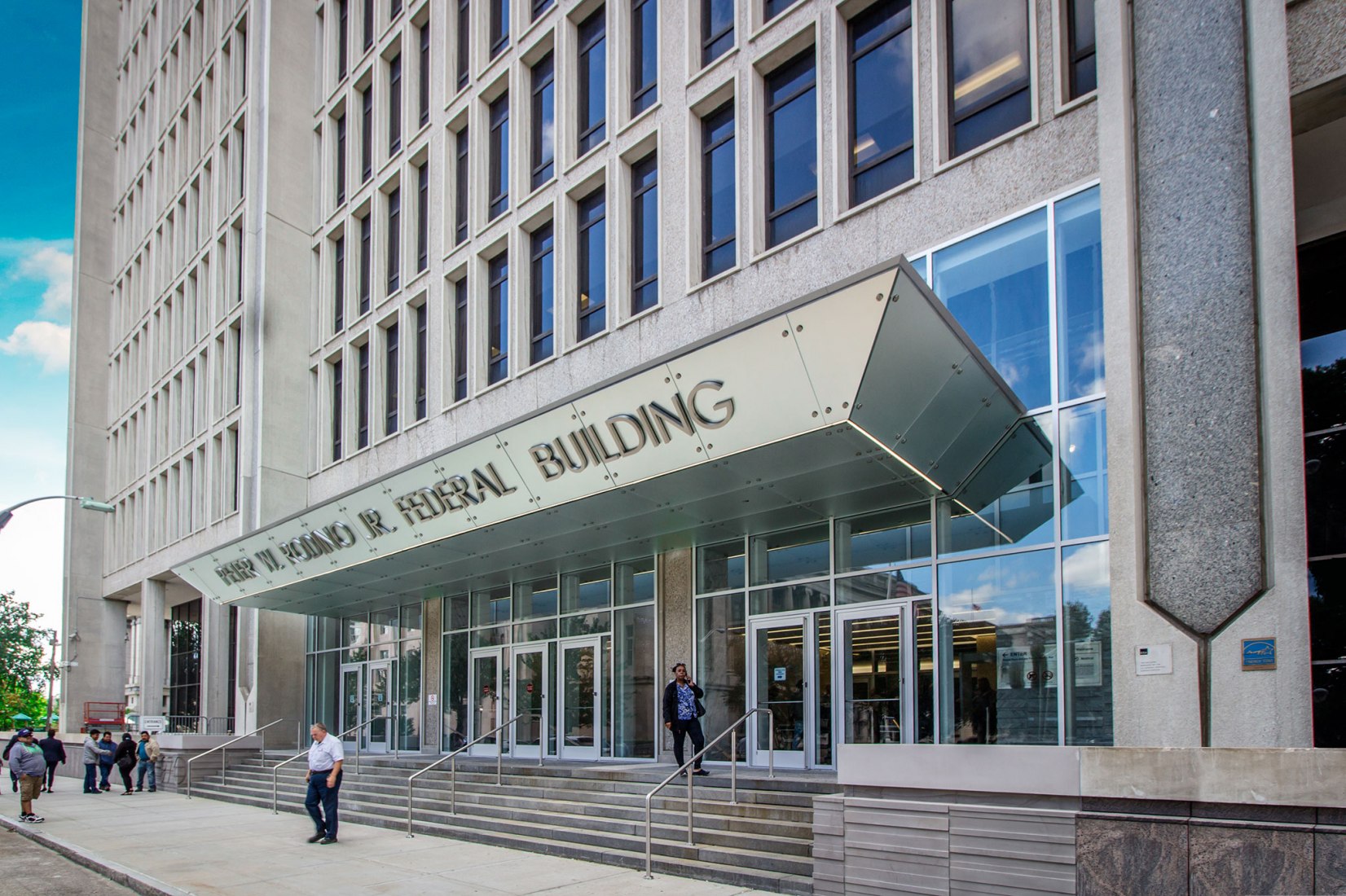 Nuevo vestíbulo en el edificio federal Peter W. Rodino por DCM Architecture & Engineering LLC. Fotografía por Edgar de la Cova