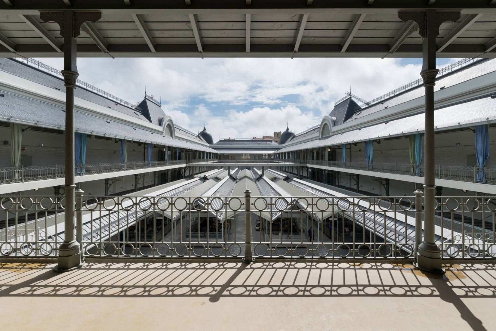 Mercado do Bolhão renovation by Nuno Valentim. Photograph by Marta Maria Ferreira / Luís Ferreira Alves.