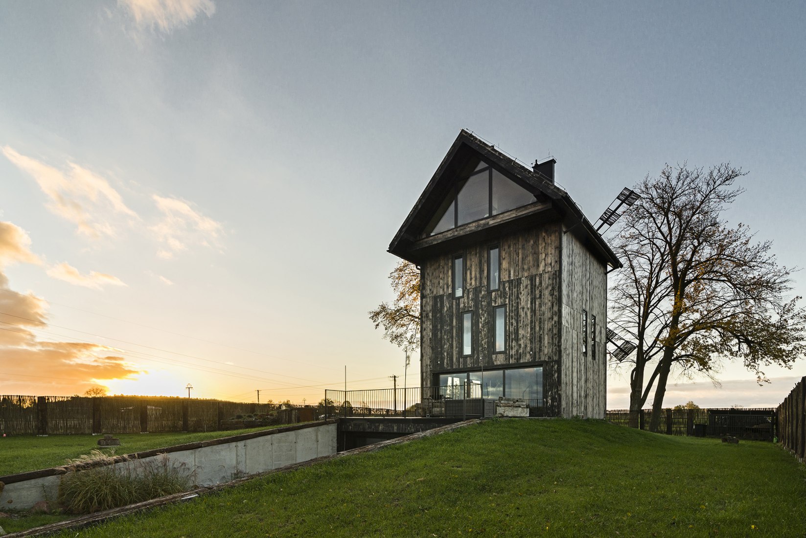 Windmill house by o4 architekci. Photograph by Rafał Chojnacki Fotografia Architektury.
