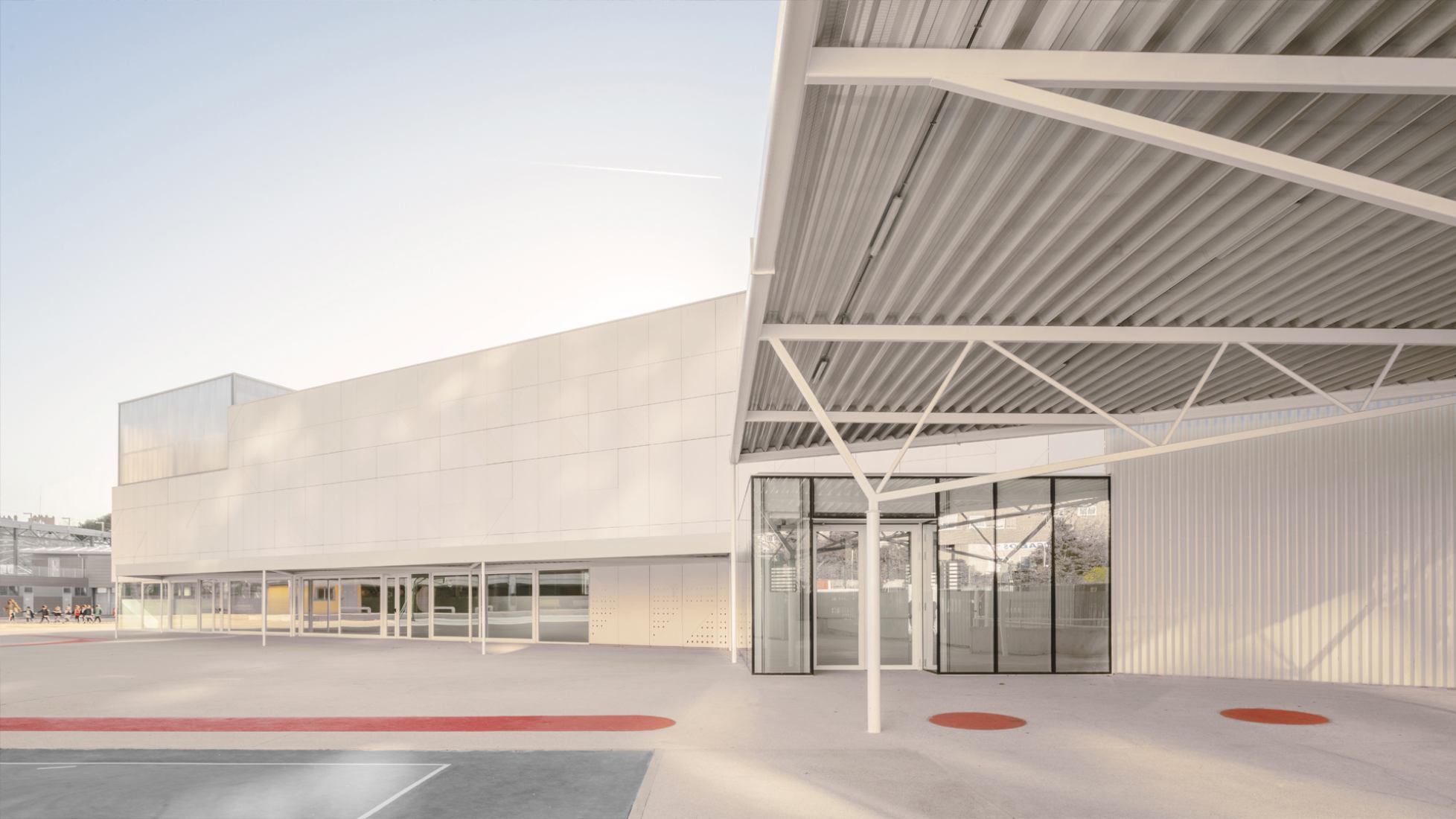 Pabellón polideportivo por OAOB Arquitectura. Fotografía por Alberto Amores.