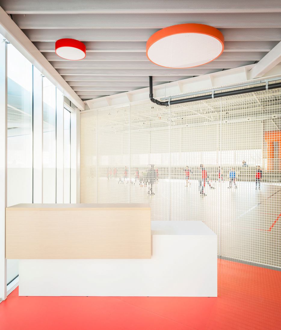 Pabellón polideportivo por OAOB Arquitectura. Fotografía por Alberto Amores.