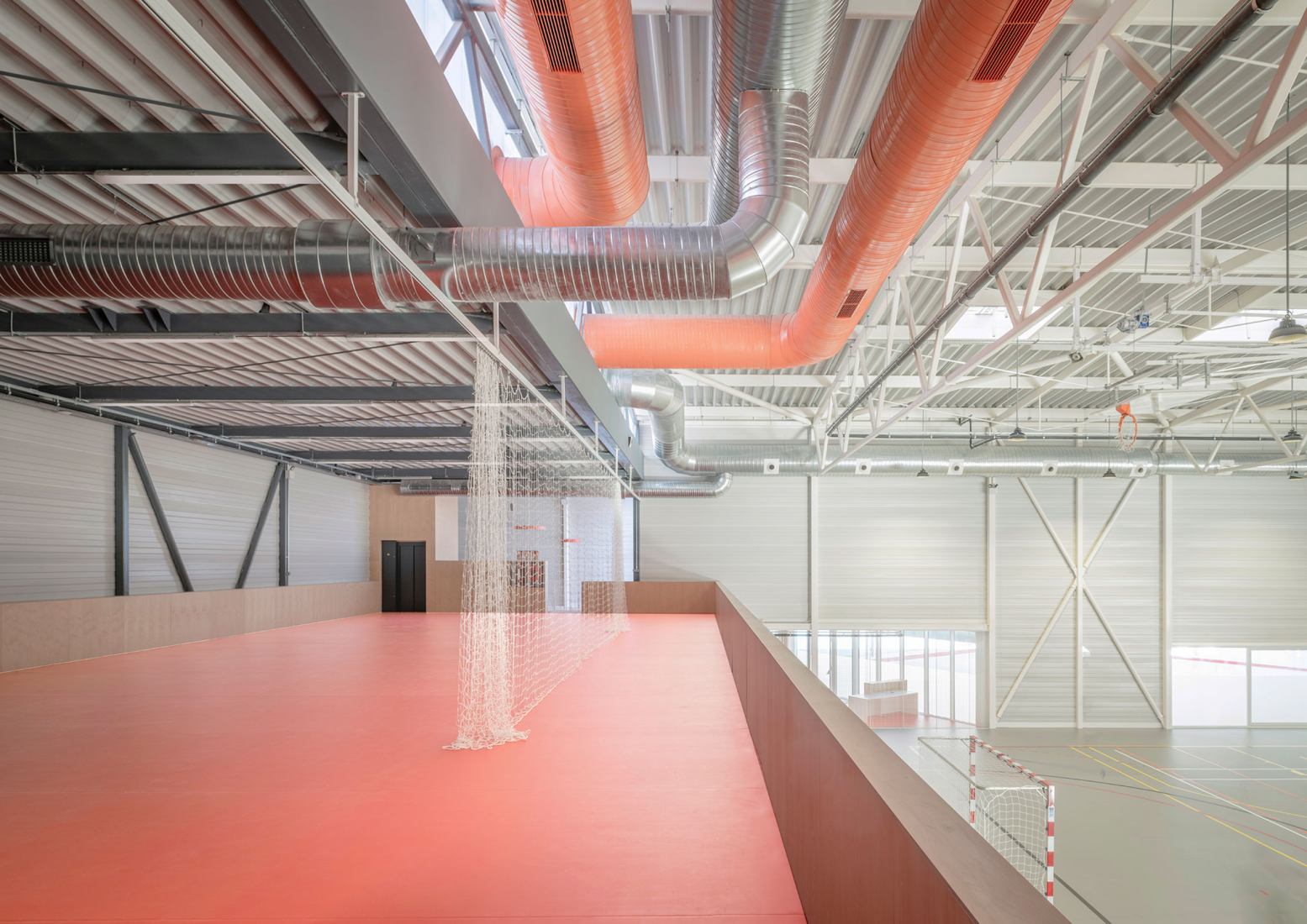 Pabellón polideportivo por OAOB Arquitectura. Fotografía por Alberto Amores.