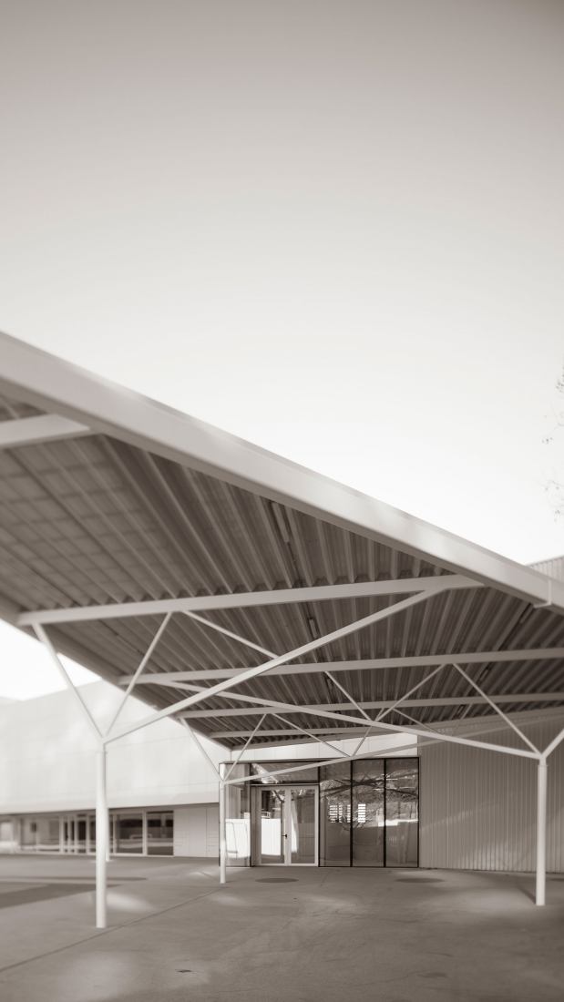 Pabellón polideportivo por OAOB Arquitectura. Fotografía por Alberto Amores.