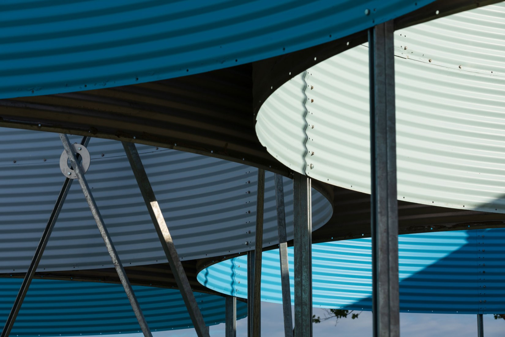 Instalación de arte Oculi en Governors Island. Fotografía por Zachary Taylor Newton