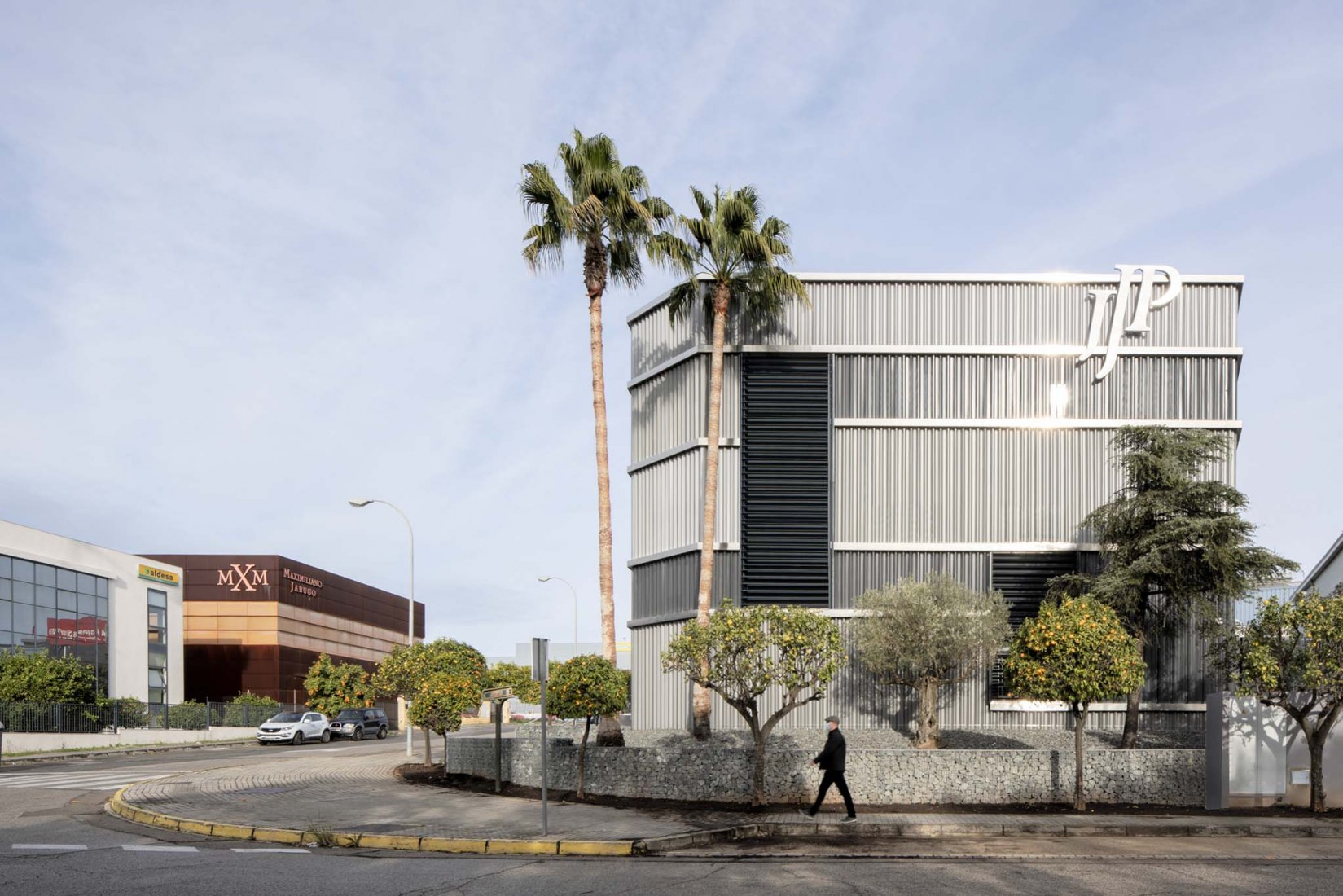 Nueva sede JJP Hospitalaria por Gabriel Verd Arquitectos + Buró4 Arquitectos. Fotografía por Jesús Granada