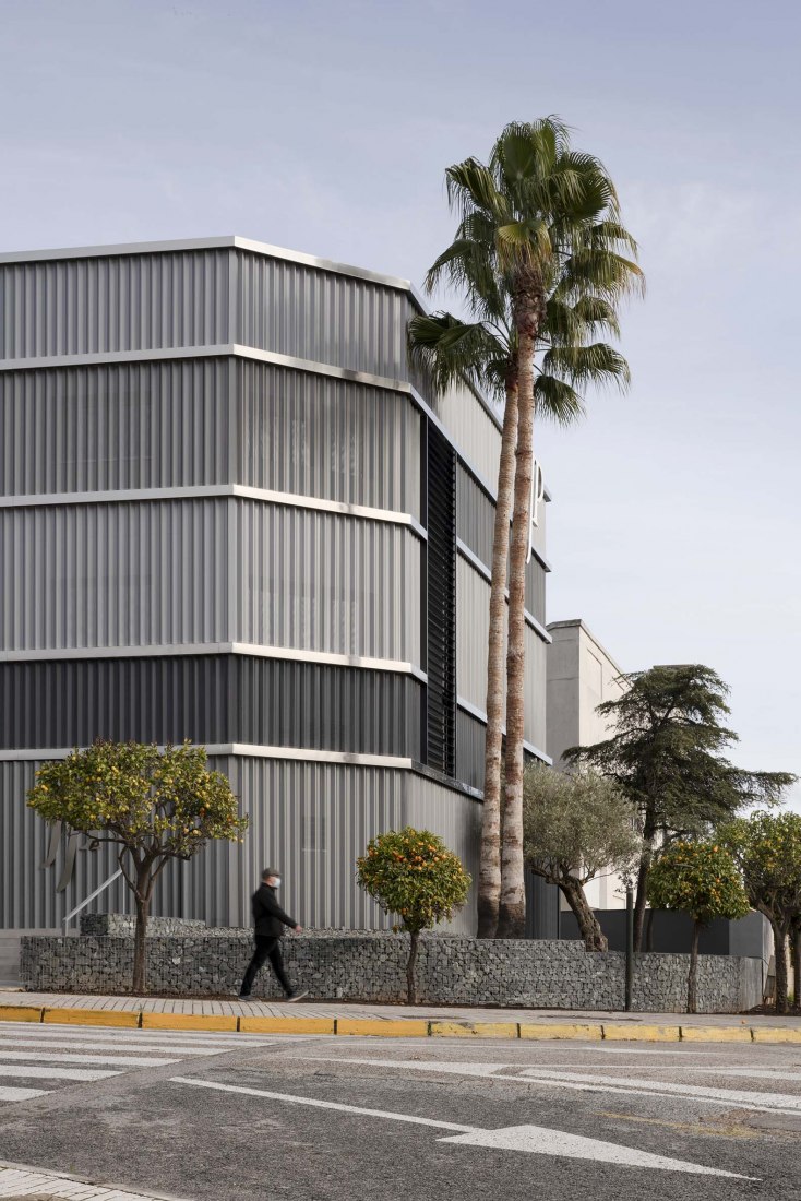 Nueva sede JJP Hospitalaria por Gabriel Verd Arquitectos + Buró4 Arquitectos. Fotografía por Jesús Granada
