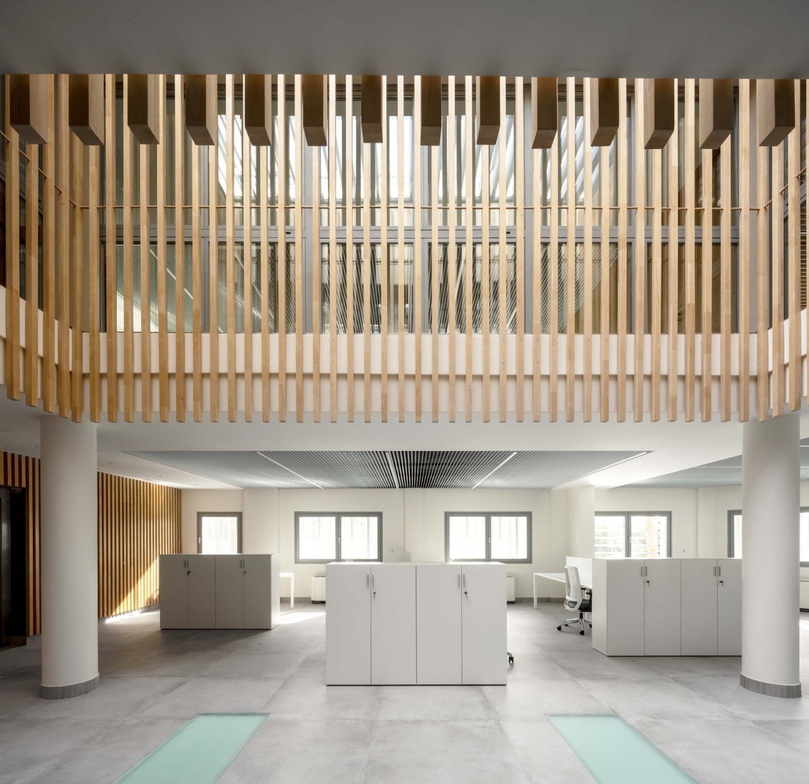 Nueva sede JJP Hospitalaria por Gabriel Verd Arquitectos + Buró4 Arquitectos. Fotografía por Jesús Granada