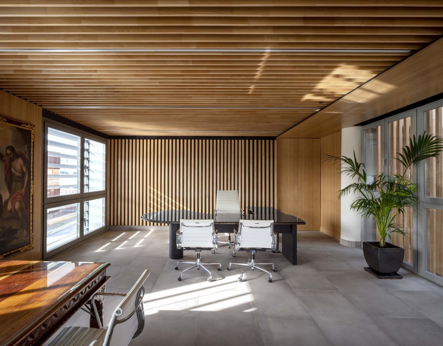 Nueva sede JJP Hospitalaria por Gabriel Verd Arquitectos + Buró4 Arquitectos. Fotografía por Jesús Granada