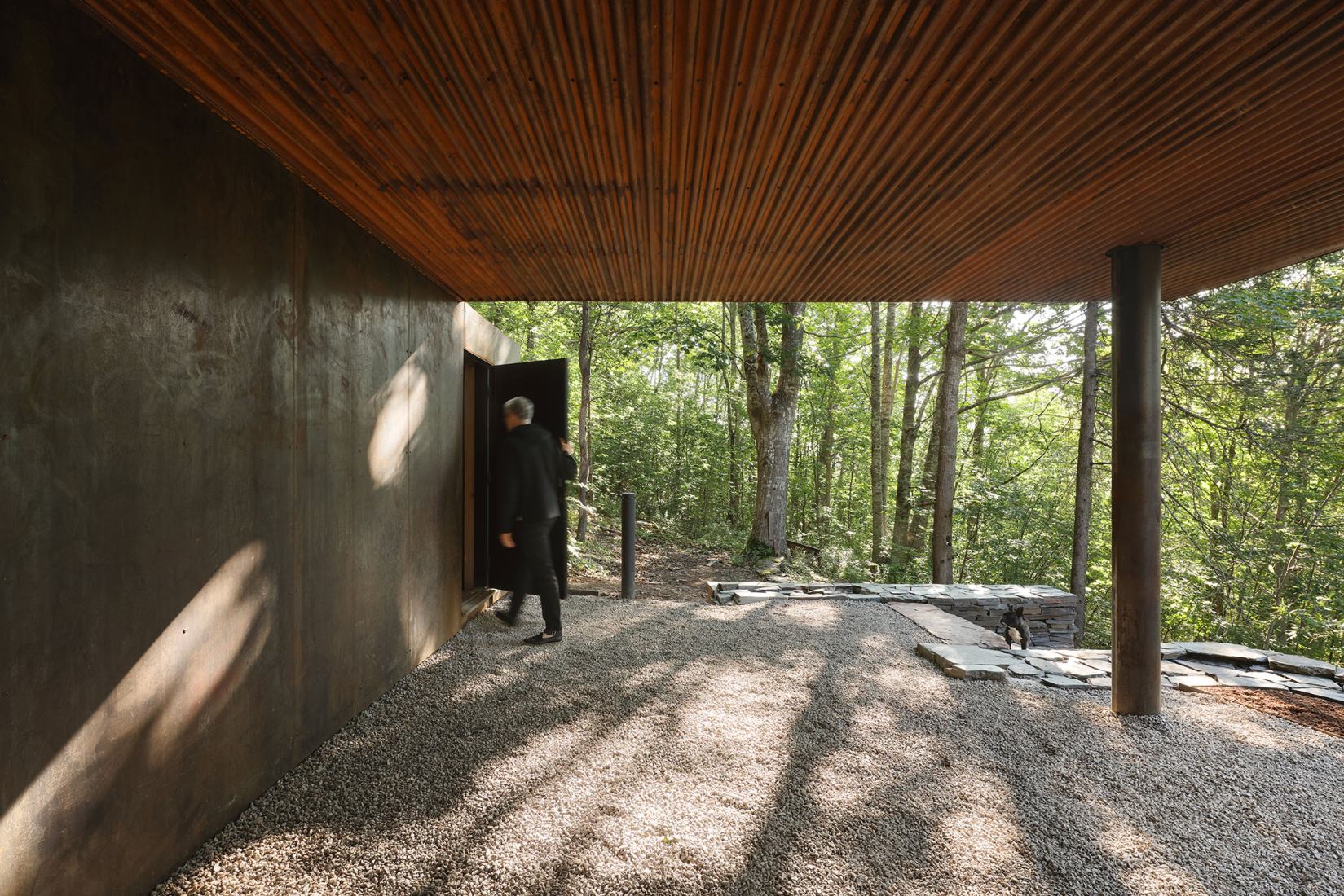Casa White Rock por Omar Gandhi Architects. Fotografía por Ema Peter Photography.