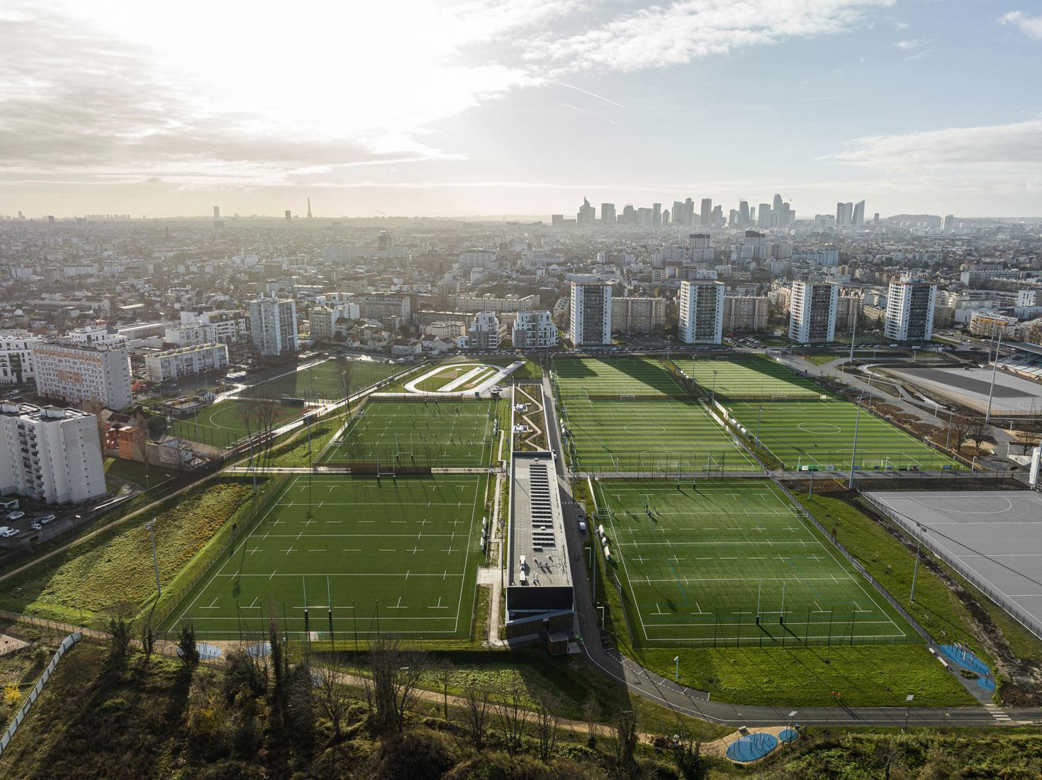 Estadio Yves du Manoir por OLGGA arquitectos. Fotografía por Stéphane Aboudaram / SOMOS CONTENIDO(S).