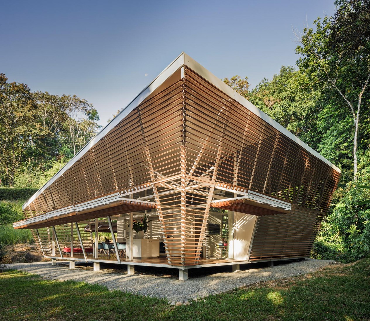 En la selva tropical. Casa Sin Huella (CSH) por Oliver Schütte | Sobre