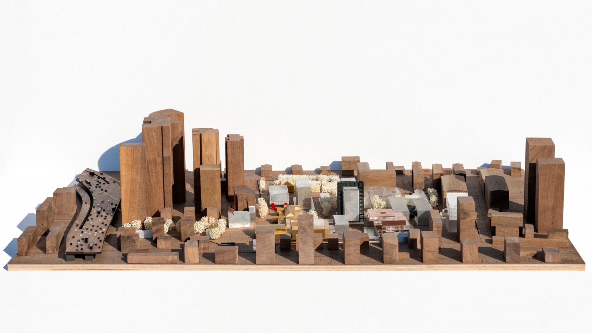 Vista general de la maqueta. Columbia Circle por OMA. Fotografía @ Frans Parthesius, Cortesía de OMA
