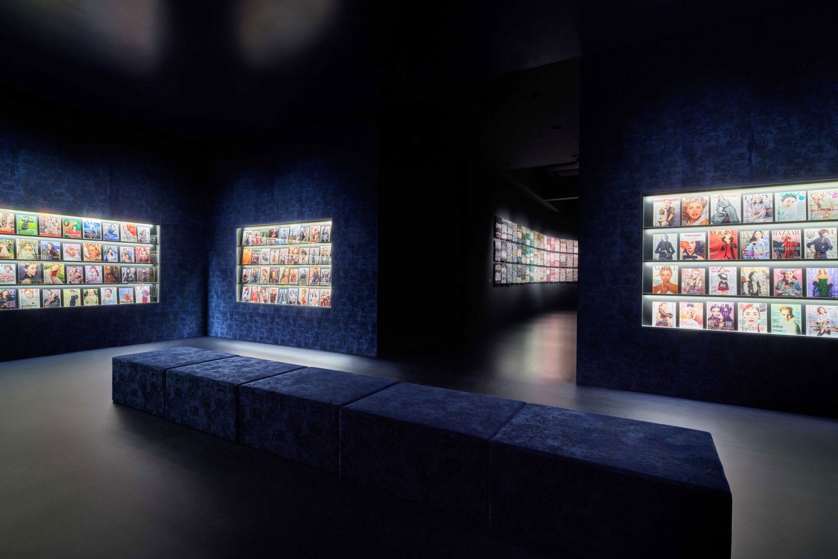 Christian Dior: Designer of Dreams by OMA opens in Tokyo. Fotografía por Daici Ano / Imagen cortesía de Dior.