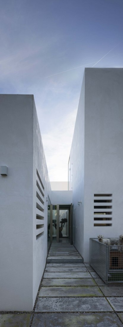 Casa PSM por OOOA Arquitectos. Fotografía por Jesús Granada