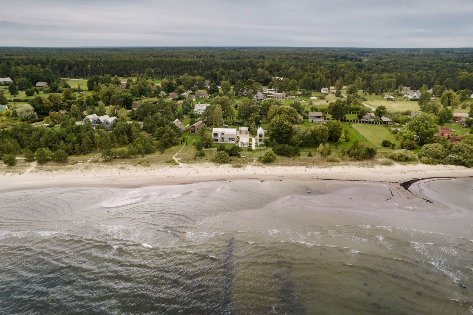Casa de vacaciones Ziemeļi por Open AD. Fotografía por Alvis Rozenbergs