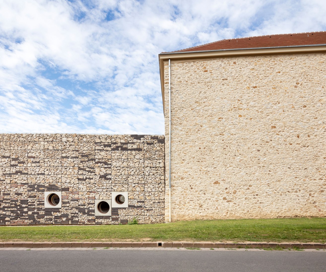 Centro cultural de Chessy por OPUS 5 Architectes. Fotografía por Luc Boegly.